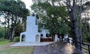 Casa en Costa del Este - Avenida 2 y Las Rosas - VENTA