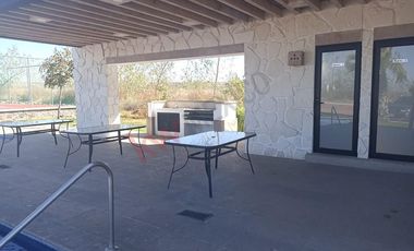 CASA NUEVA DE UNA SOLA PLANTA EN FRACCIONAMIENTO CON AMENIDADES DE LUJO