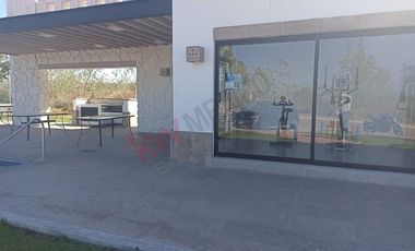 CASA NUEVA DE UNA SOLA PLANTA EN FRACCIONAMIENTO CON AMENIDADES DE LUJO