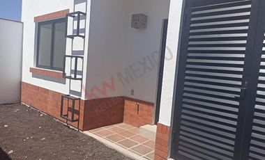 CASA NUEVA DE UNA SOLA PLANTA EN FRACCIONAMIENTO CON AMENIDADES DE LUJO