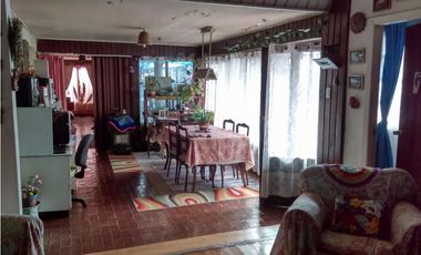 AV. DEPARTAMENTAL. EXCELENTE  PROPIEDAD PARA INVERTIR O VIVIR.