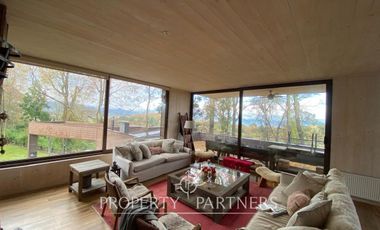 Casa con vista y acceso al Lago Ranco