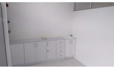 ARRIENDO O VENDO OFICINA CONSULTORIO OFICHIA 41 M2 CHA