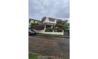 AMPLIA CASA EN VENTA EN BETANIA – 4 RECMARAS