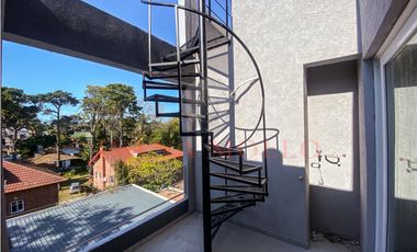 DEPARTAMENTO (15) A ESTRENAR 2 AMBIENTES CON TERRAZA PROPIA Y COCHERA