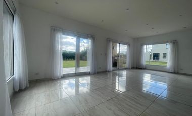 Alquiler de casa amoblada en el Barrio Santa Juana-  Canning