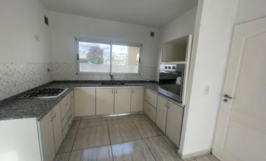 Alquiler de casa amoblada en el Barrio Santa Juana-  Canning