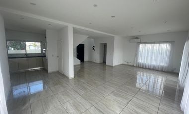 Alquiler de casa amoblada en el Barrio Santa Juana-  Canning