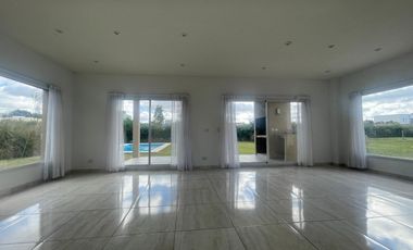 Alquiler de casa amoblada en el Barrio Santa Juana-  Canning