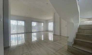 Alquiler de casa amoblada en el Barrio Santa Juana-  Canning