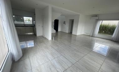 Alquiler de casa amoblada en el Barrio Santa Juana-  Canning