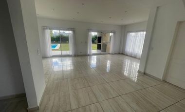 Alquiler de casa amoblada en el Barrio Santa Juana-  Canning