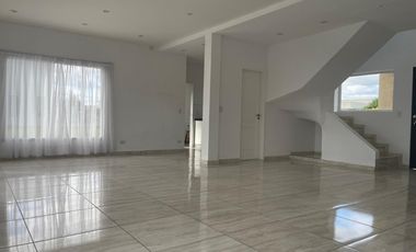 Alquiler de casa amoblada en el Barrio Santa Juana-  Canning