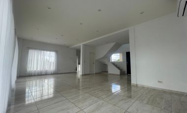 Alquiler de casa amoblada en el Barrio Santa Juana-  Canning