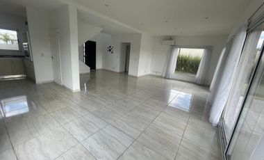 Alquiler de casa amoblada en el Barrio Santa Juana-  Canning