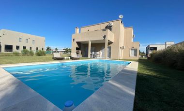 Alquiler de casa amoblada en el Barrio Santa Juana-  Canning