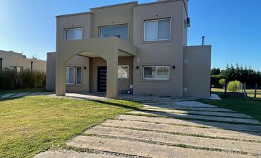 Alquiler de casa amoblada en el Barrio Santa Juana-  Canning