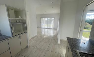 Alquiler de casa amoblada en el Barrio Santa Juana-  Canning