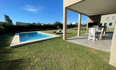 Alquiler de casa amoblada en el Barrio Santa Juana-  Canning
