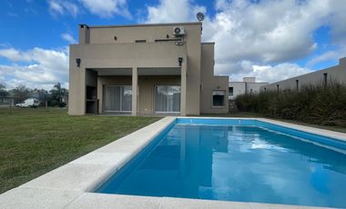 Alquiler de casa amoblada en el Barrio Santa Juana-  Canning