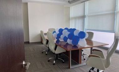 Amplia oficina acondicionada en venta de 1,072m2 edificio en Valle Oriente