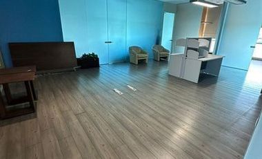 Amplia oficina acondicionada en Venta de 425m2 edificio en Valle Oriente