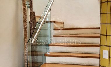 CASA EN VENTA TOTALMENTE AMUEBLADA.