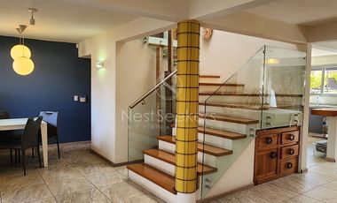 CASA EN VENTA TOTALMENTE AMUEBLADA.