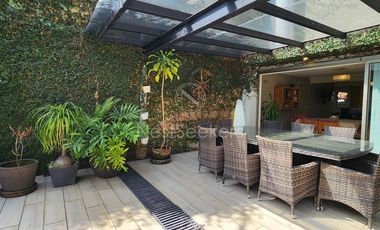 CASA EN VENTA TOTALMENTE AMUEBLADA.