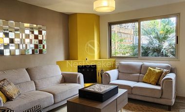 CASA EN VENTA TOTALMENTE AMUEBLADA.