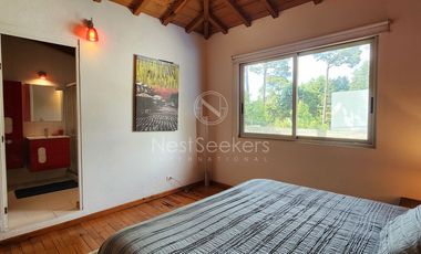 CASA EN VENTA TOTALMENTE AMUEBLADA.