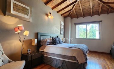 CASA EN VENTA TOTALMENTE AMUEBLADA.