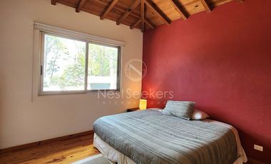 CASA EN VENTA TOTALMENTE AMUEBLADA.