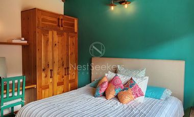 CASA EN VENTA TOTALMENTE AMUEBLADA.