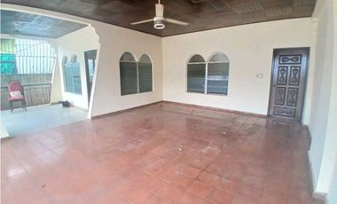 ALQUILO CASA EN CHITRE, CERCA AL PARQUE UNION - DISPONIBLE 10 DE MARZO