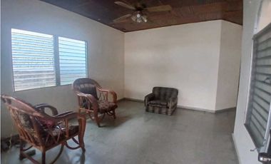 ALQUILO CASA EN CHITRE, CERCA AL PARQUE UNION - DISPONIBLE 10 DE MARZO