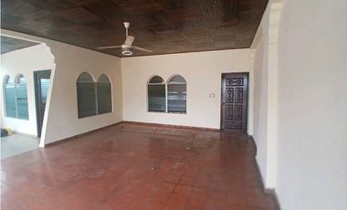 ALQUILO CASA EN CHITRE, CERCA AL PARQUE UNION - DISPONIBLE 10 DE MARZO