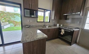 CASA EN VENTA MODELO ROBLE, EN BOSQUES, SECTOR VIÑEDOS, TORREON, COAHUILA