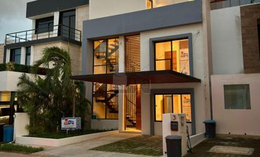 OPORTUNIDAD CASA EN VENTA EN CANCUN 4 RECAMARAS, UNA EN PB. CTO DE SERVICIO CON BAÑO