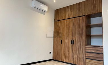 OPORTUNIDAD CASA EN VENTA EN CANCUN 4 RECAMARAS, UNA EN PB. CTO DE SERVICIO CON BAÑO