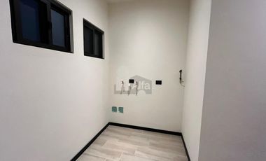 OPORTUNIDAD CASA EN VENTA EN CANCUN 4 RECAMARAS, UNA EN PB. CTO DE SERVICIO CON BAÑO