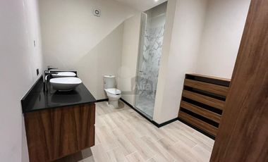 OPORTUNIDAD CASA EN VENTA EN CANCUN 4 RECAMARAS, UNA EN PB. CTO DE SERVICIO CON BAÑO