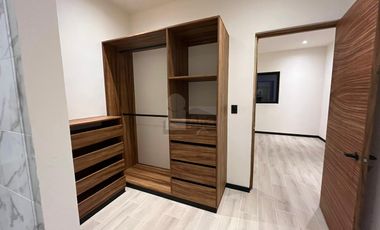OPORTUNIDAD CASA EN VENTA EN CANCUN 4 RECAMARAS, UNA EN PB. CTO DE SERVICIO CON BAÑO