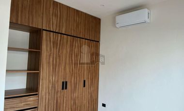OPORTUNIDAD CASA EN VENTA EN CANCUN 4 RECAMARAS, UNA EN PB. CTO DE SERVICIO CON BAÑO