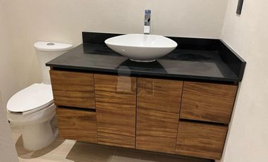 OPORTUNIDAD CASA EN VENTA EN CANCUN 4 RECAMARAS, UNA EN PB. CTO DE SERVICIO CON BAÑO