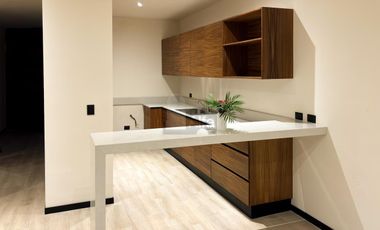 OPORTUNIDAD CASA EN VENTA EN CANCUN 4 RECAMARAS, UNA EN PB. CTO DE SERVICIO CON BAÑO