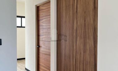 OPORTUNIDAD CASA EN VENTA EN CANCUN 4 RECAMARAS, UNA EN PB. CTO DE SERVICIO CON BAÑO