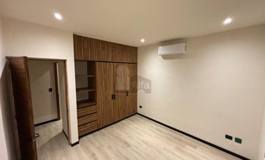 OPORTUNIDAD CASA EN VENTA EN CANCUN 4 RECAMARAS, UNA EN PB. CTO DE SERVICIO CON BAÑO