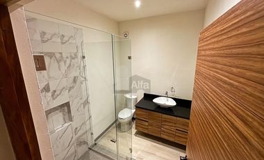 OPORTUNIDAD CASA EN VENTA EN CANCUN 4 RECAMARAS, UNA EN PB. CTO DE SERVICIO CON BAÑO