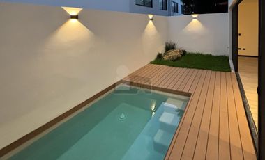 OPORTUNIDAD CASA EN VENTA EN CANCUN 4 RECAMARAS, UNA EN PB. CTO DE SERVICIO CON BAÑO